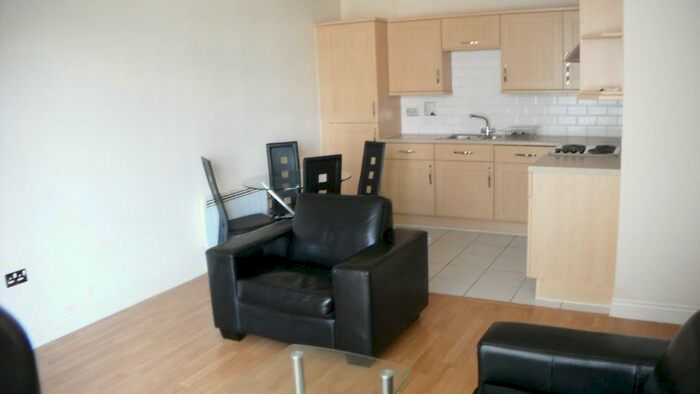 2 Bedroom Ground Flat To Rent In Acorn House, M22