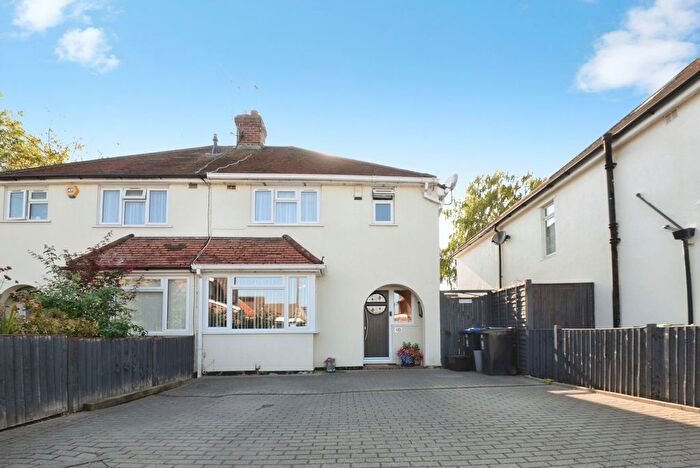 3 Bedroom Semi-Detached House For Sale In Chiltern Road, Burnham, Slough, SL1