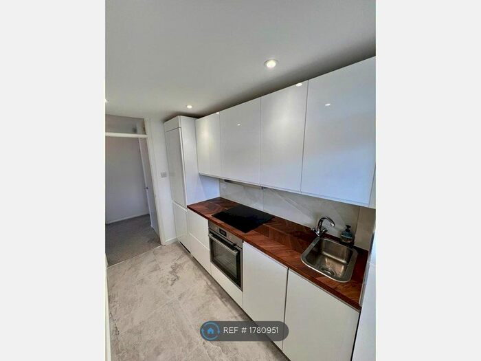 1 Bedroom Flat To Rent In Beaver Close, Hampton, TW12