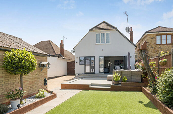 4 Bedroom Bungalow For Sale In Beech Avenue, Enfield, EN2