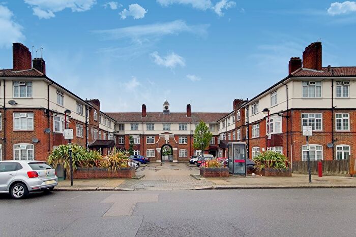 3 Bedroom Flat To Rent In Anderson House, SW17