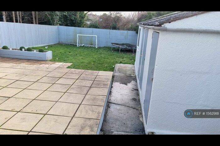 3 Bedroom Semi-Detached House To Rent In Cotman Walk, Bristol, BS7