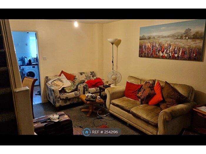 2 Bedroom Terraced House To Rent In High Church Street, Nottingham, NG7