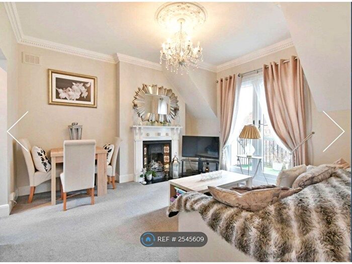 2 Bedroom Flat To Rent In Brondesbury Park, London, NW2