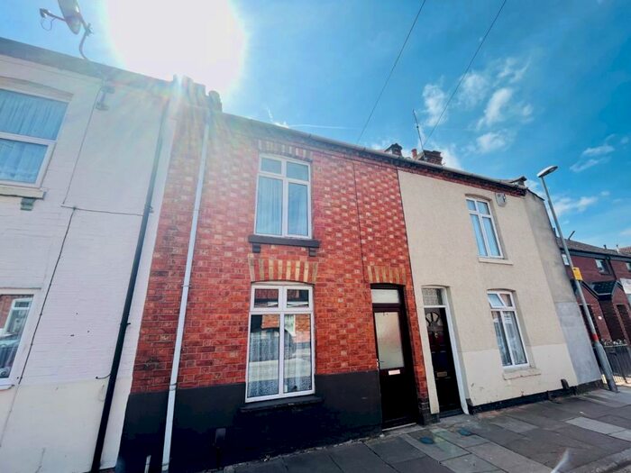 2 Bedroom House To Rent In Military Road, The Mounts, Northampton, NN1