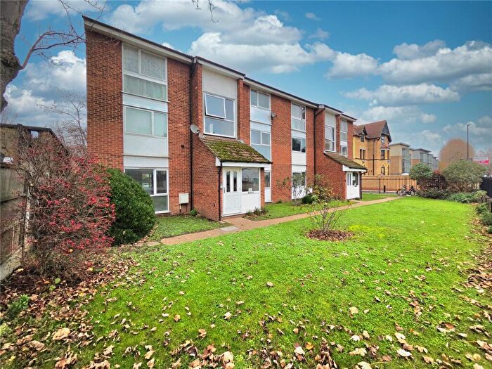 1 Bedroom Flat For Sale In Radlett Close, Forest Gate, E7