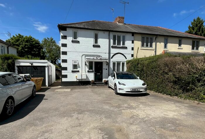 3 Bedroom Semi-Detached House To Rent In Watling Street, Park Street, St Albans, AL2