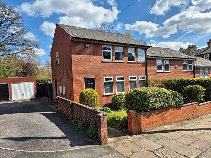 3 Bedroom Town House For Sale In Cliff Road, Leeds, LS6