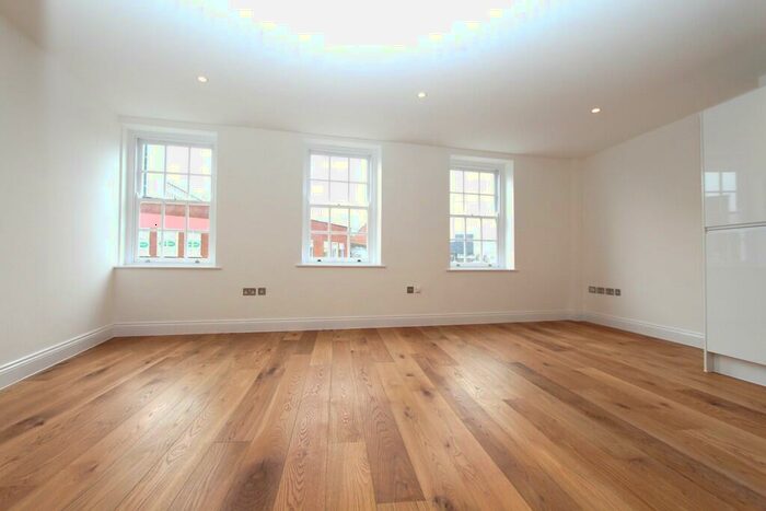 2 Bedroom Apartment To Rent In Kingston Upon Thames, KT1