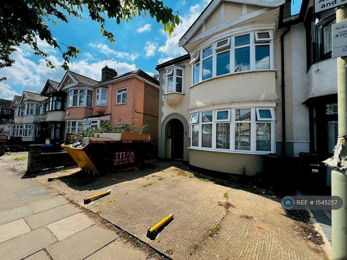4 Bedroom End Of Terrace House To Rent In Sydney Road, Ilford, IG6