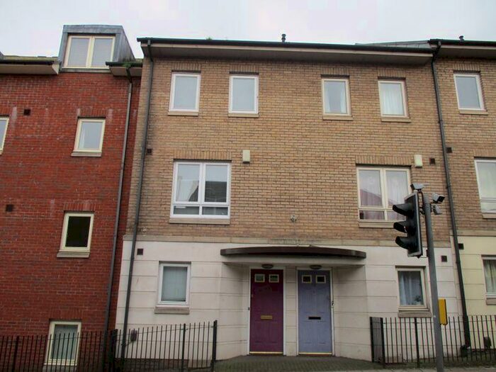 4 Bedroom Terraced House To Rent In Augusta Court, Exeter, EX1