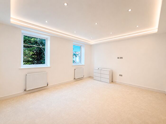 4 Bedroom End Terrace House To Rent In Grovebury Court, Chase Road, Southgate, N14