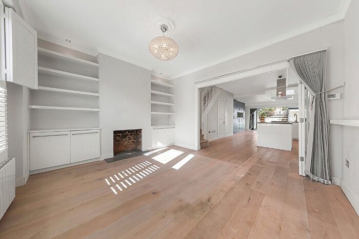 3 Bedroom Semi Detached House To Rent In Richmond, Surrey, TW9