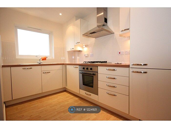 2 Bedroom Flat To Rent In Burcher Gale Grove, London, SE15