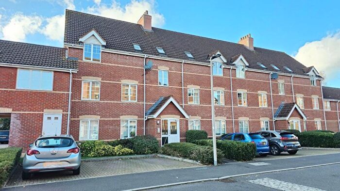 2 Bedroom Flat To Rent In Windsor Court, Newbury, RG14
