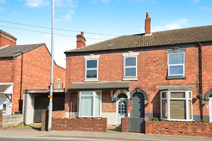3 Bedroom Semi-Detached House For Sale In Horninglow Road, Burton-On-Trent, DE14