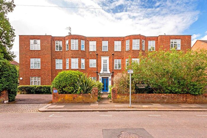 2 Bedroom Flat To Rent In Richmond Court, Raynes Park, SW20