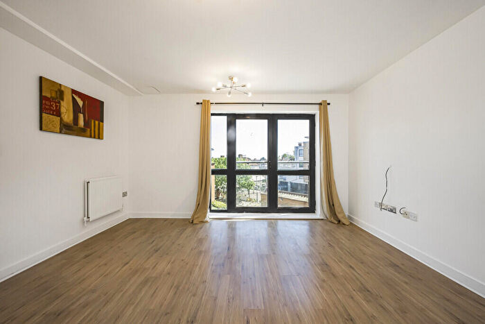 1 Bedroom Apartment To Rent In Gateway Court, -, Parham Drive, Gants Hill, IG2
