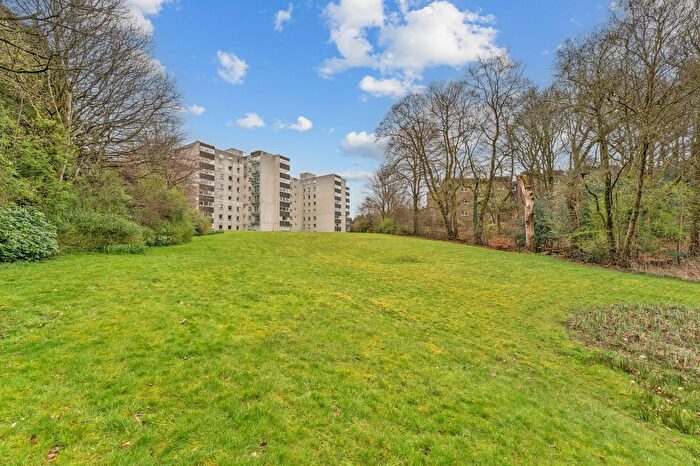 3 Bedroom Flat For Sale In Norwood Park, Bearsden, G61