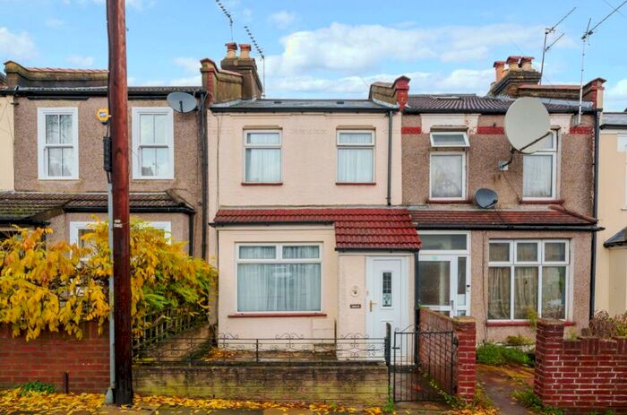 3 Bedroom Terraced House For Sale In Brunswick Crescent, London, N11