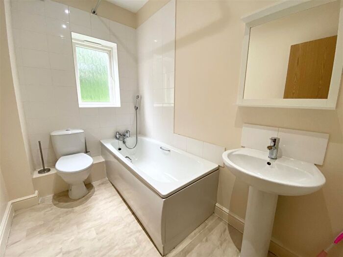 4 Bedroom Detached House To Rent In Towngate Fold, Meltham, Holmfirth, West Yorkshire, HD9