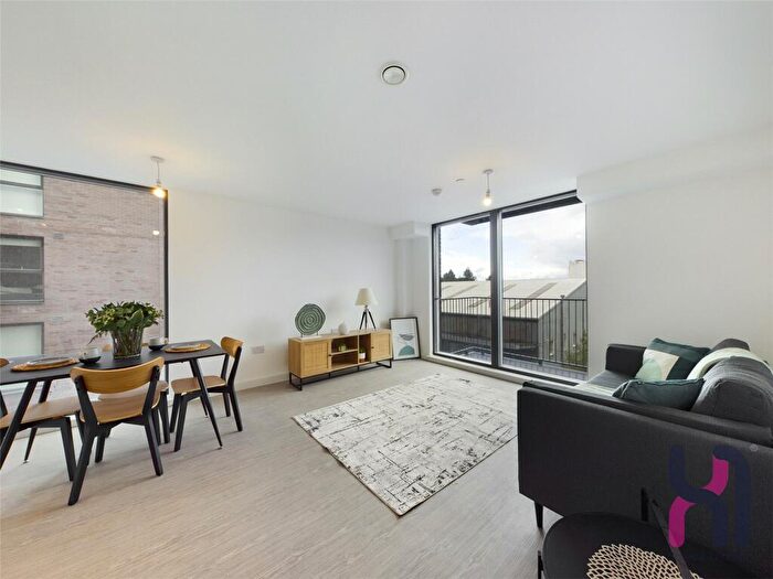 2 Bedroom Flat To Rent In The Landmark, Oldfield Road, Salford, M5