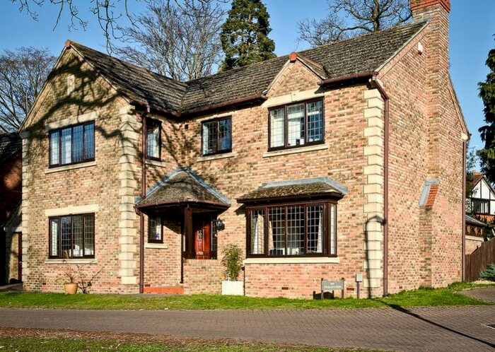 5 Bedroom Detached House To Rent In Knaphill, Woking, Surrey, GU21