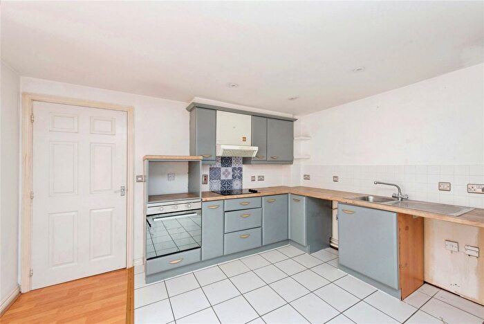 2 Bedroom Flat For Sale In London Road, Kingston Upon Thames, KT2
