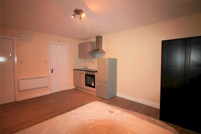 1 Bedroom Studio Flat To Rent In Costons Lane, Greenford UB6