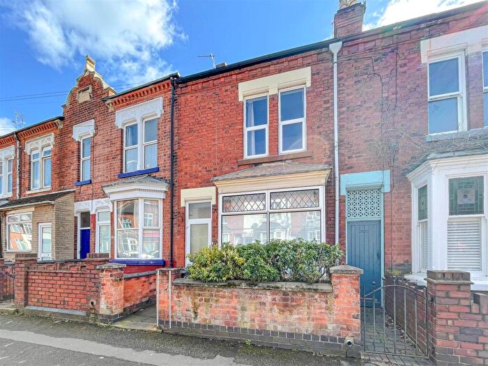 3 Bedroom Terraced House For Sale In Clarendon Park Road, Leicester, LE2