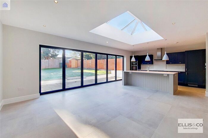 5 Bedroom Semi-Detached House To Rent In Park Chase, Wembley, HA9