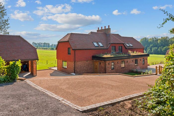 3 Bedroom Semi-Detached House For Sale In Shoreham Road, Sevenoaks, TN14