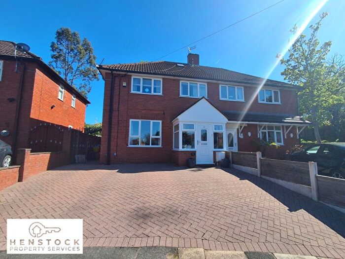 3 Bedroom Semi-Detached House For Sale In Conway Close, Alkrington, Middleton, Manchester, M24