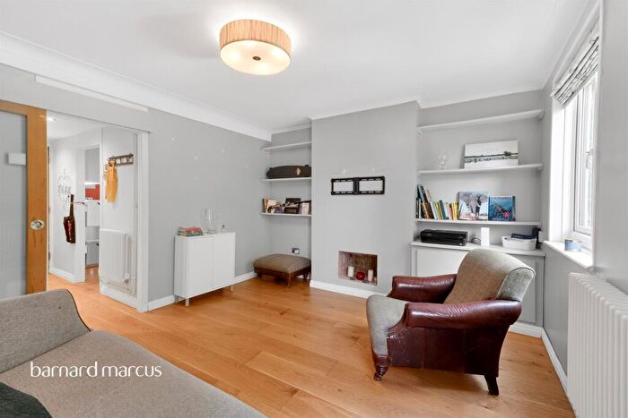 2 Bedroom Flat To Rent In Mortlake High Street, London, SW14