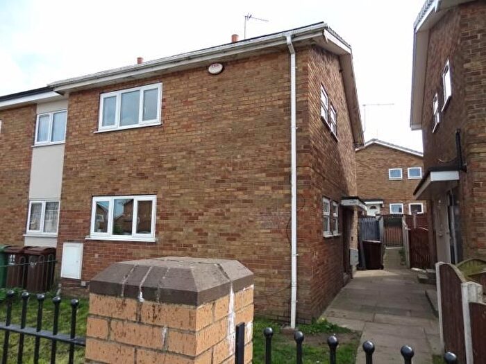 3 Bedroom Semi-Detached House To Rent In , WF10