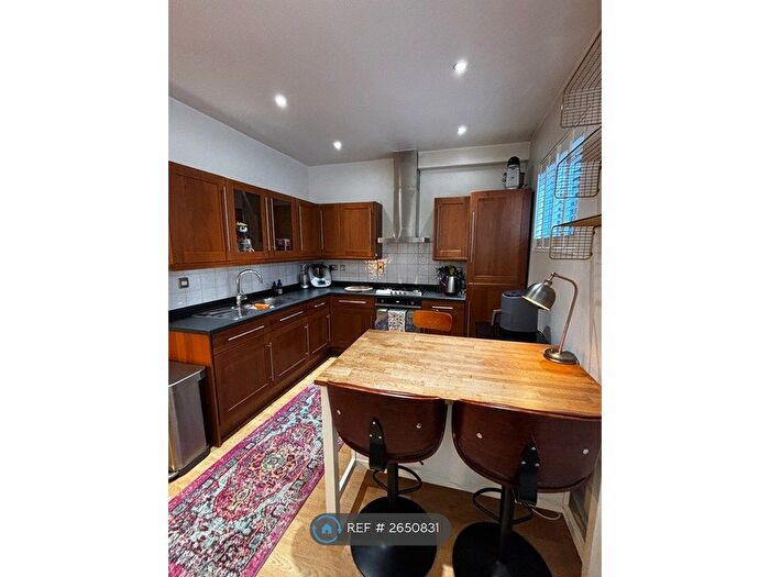 2 Bedroom Maisonette To Rent In Prospect Place, London, E1W
