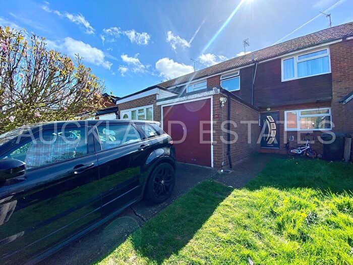 4 Bedroom Terraced House To Rent In Far End, Hatfield, AL10