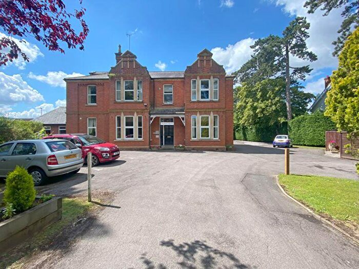 1 Bedroom Flat For Sale In Hucclecote Lodge, Hucclecote Road, Gloucester, GL3