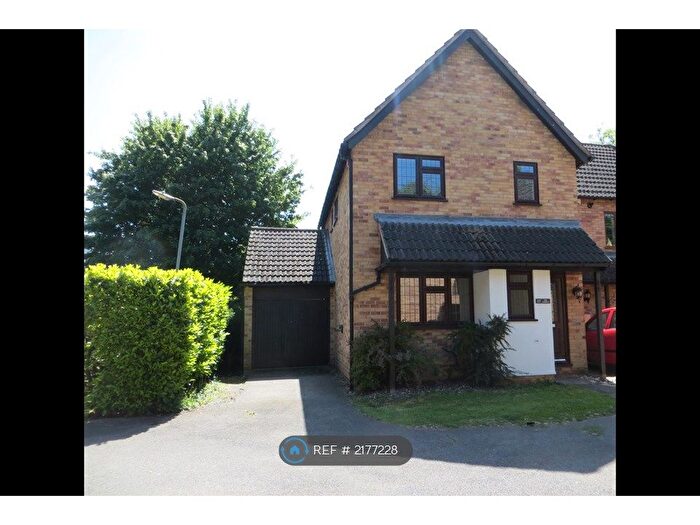3 Bedroom Semi-Detached House To Rent In The Lindens, Langdon Hills, Basildon, SS16