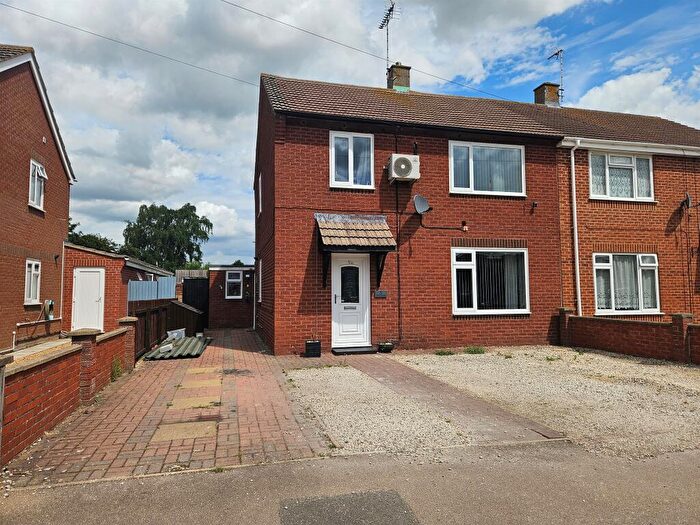 4 Bedroom Semi-Detached House For Sale In Daniels Crescent, Long Sutton, Spalding, PE12