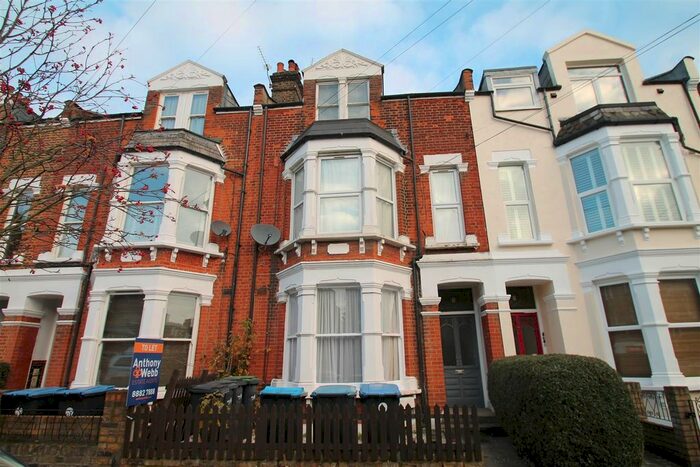 2 Bedroom Flat To Rent In Park Avenue, London, N13