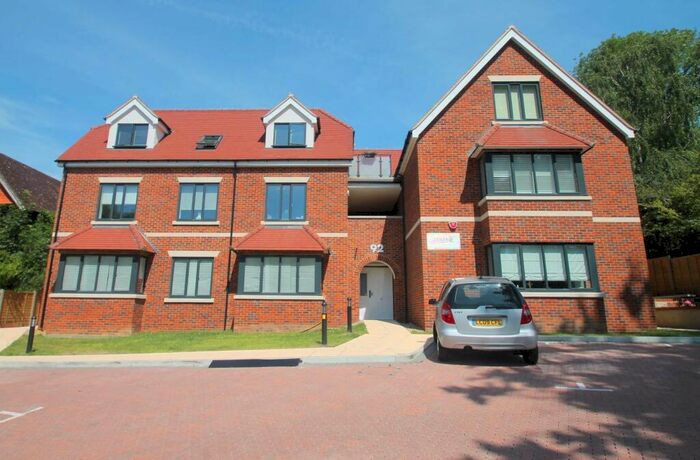 2 Bedroom Flat To Rent In Bedroom Top Floor Flat In Purley, CR8