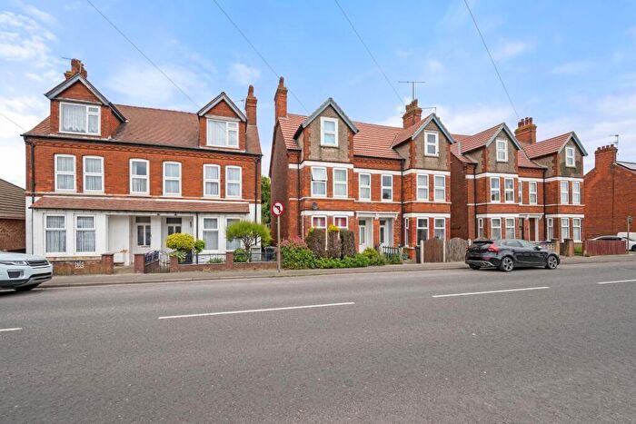 6 Bedroom Semi Detached House For Sale In Wainfleet Road, Skegness, Lincolnshire, PE25