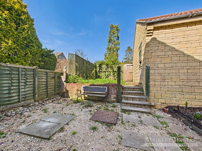 3 Bedroom End Of Terrace House For Sale In Newington Close, Frome, BA11