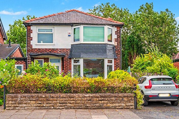 3 Bedroom Detached House For Sale In St. Austells Drive, Prestwich, M25