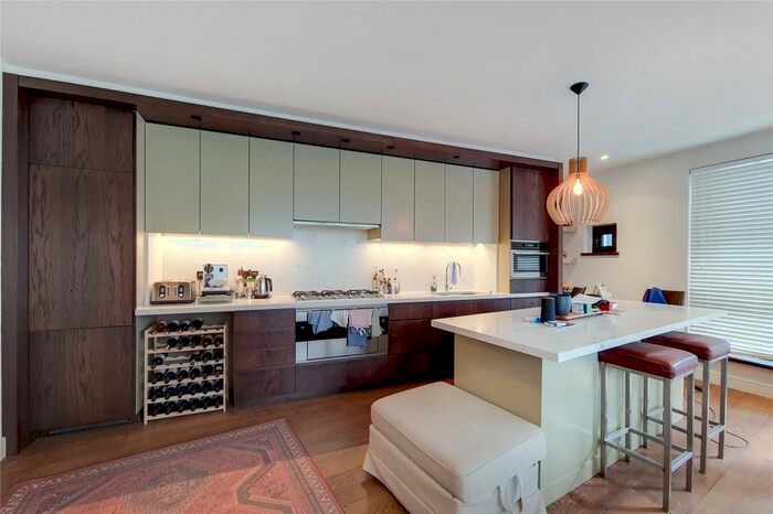 2 Bedroom Flat To Rent In Mediterranean House, Wandsworth High Street, London, SW18