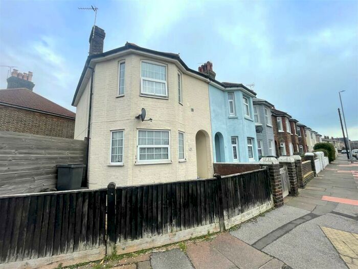 2 Bedroom End Of Terrace House To Rent In Bourne Street, Eastbourne, BN21