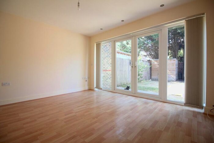 3 Bedroom Terraced House To Rent In Hounslow Avenue, Hounslow TW3