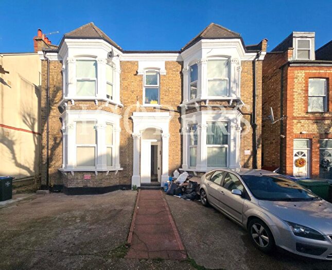 2 Bedroom Flat To Rent In Connaught Road, London, NW10