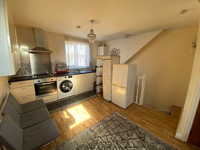 2 Bedroom Detached House To Rent In Collier Row Road, Collier Row, Romford, RM5